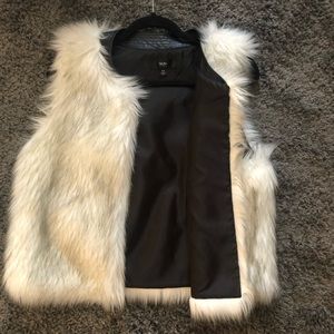 Faux fur vest - white/grey